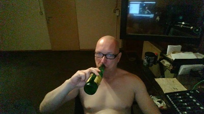 tom19702 live cam on Cam4