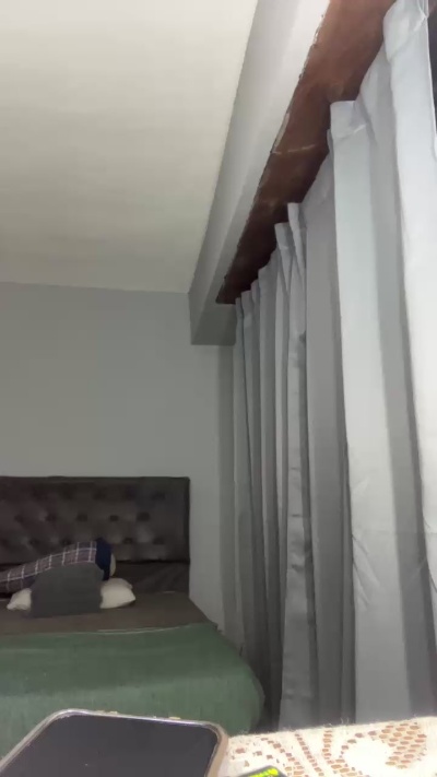 tommiverceti live cam on Cam4
