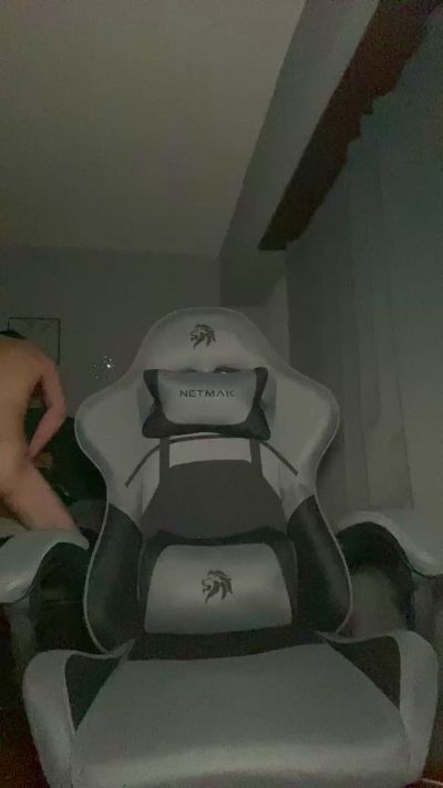 tommiverceti live cam on Cam4