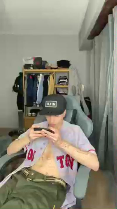 tommiverceti live cam on Cam4