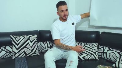 tommy_320 live cam on Cam4