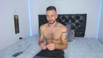 tommy_320 live cam on Cam4