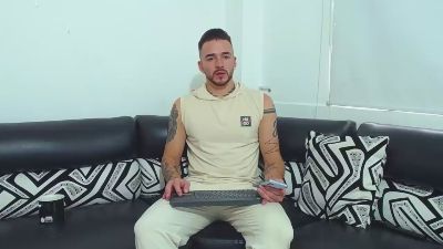 tommy_320 live cam on Cam4