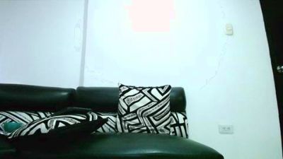 tommy_320 live cam on Cam4