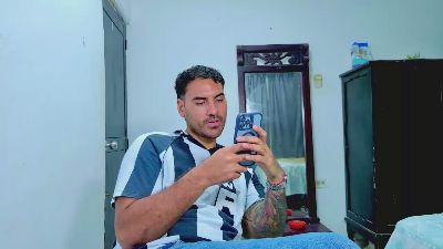 tommy_johnson2 live cam on Cam4