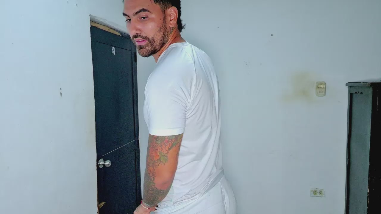 tommy_johnson2 live cam on Cam4