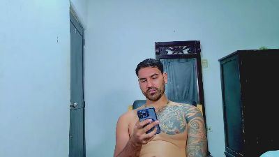 tommy_johnson2 live cam on Cam4