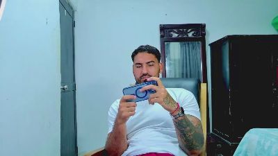 tommy_johnson2 live cam on Cam4