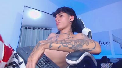 tommy_valverde live cam on Cam4