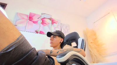 tommy_valverde live cam on Cam4