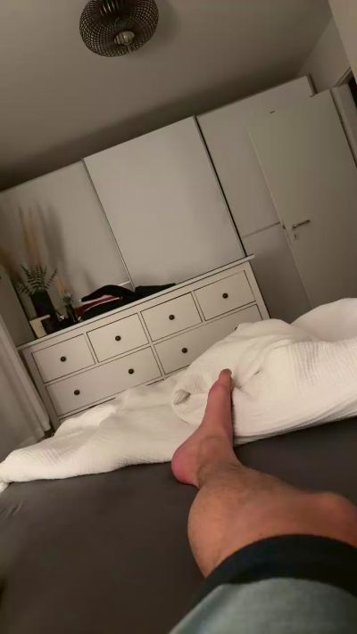 tomtailerhot live cam on Cam4
