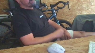 tomtom398 live cam on Cam4