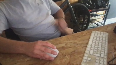 tomtom398 live cam on Cam4