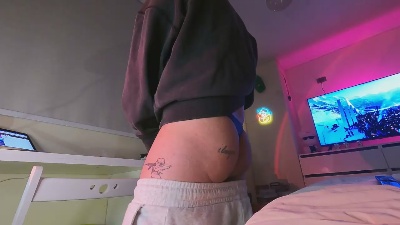 tomyt2 live cam on Cam4
