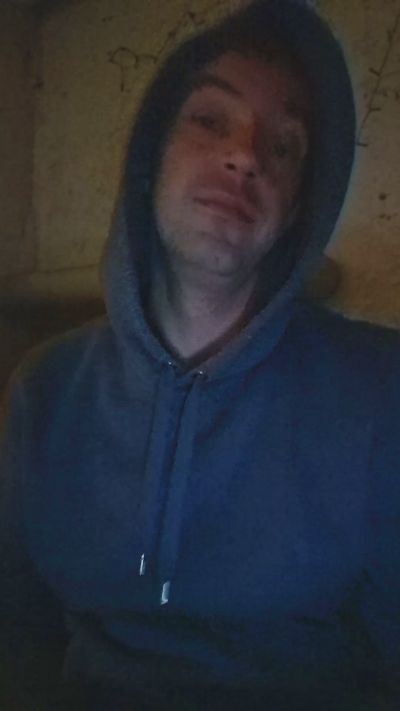 tonibiteen21 live cam on Cam4