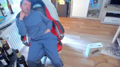 tonibiteen21 live cam on Cam4