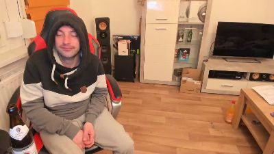 tonibiteen21 live cam on Cam4