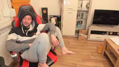 tonibiteen21 live cam on Cam4