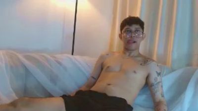 tonny_hills live cam on Cam4