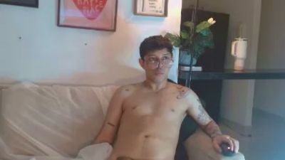 tonny_hills live cam on Cam4
