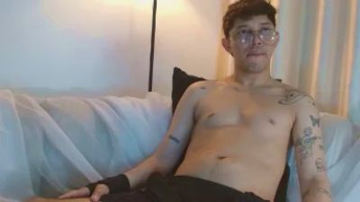 tonny_hills live cam on Cam4