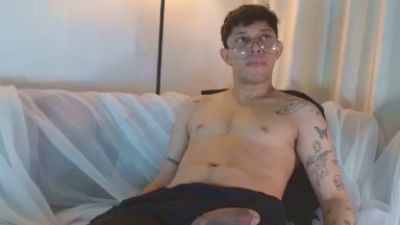 tonny_hills live cam on Cam4
