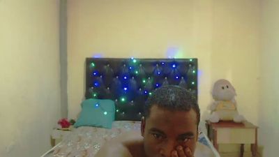 tonnyhuge live cam on Cam4