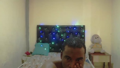 tonnyhuge live cam on Cam4
