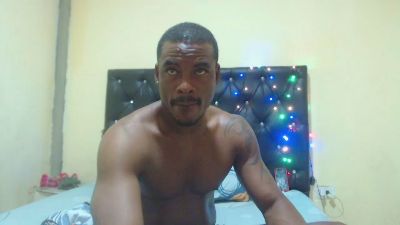 tonnyhuge live cam on Cam4