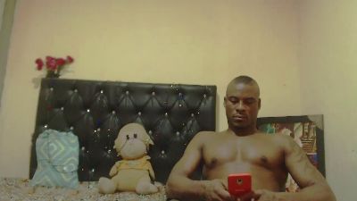 tonnyhuge live cam on Cam4