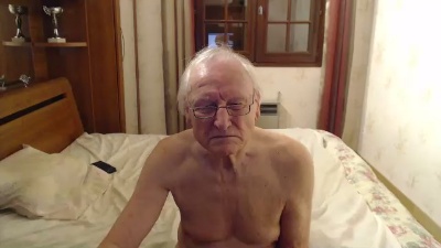 tonpatou live male webcam from France