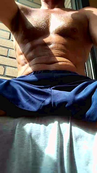tonytuga live cam on Cam4