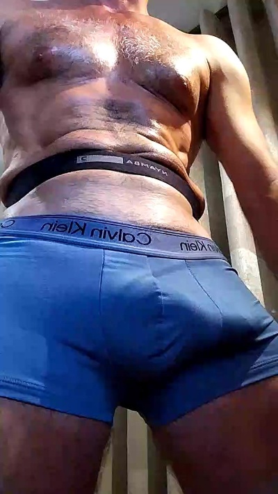 tonytuga live cam on Cam4