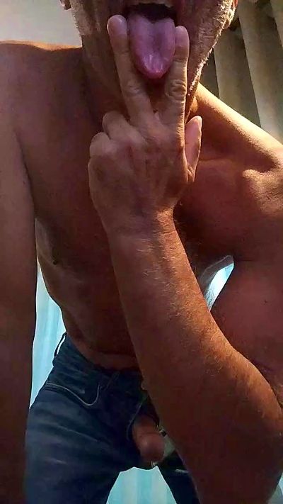 tonytuga live cam on Cam4