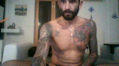 torinesebadboy live cam on Cam4