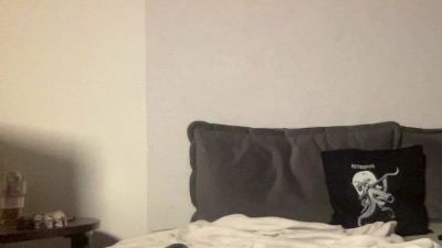 toronto81 live cam on Cam4