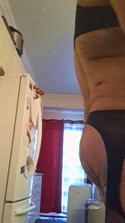 travelo1 live cam on Cam4