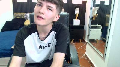 trevor_mob live cam on Cam4
