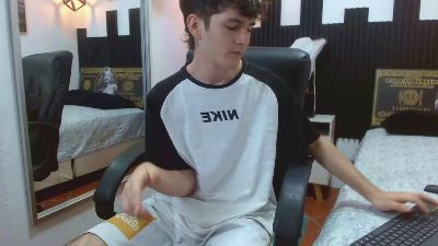 trevor_mob live cam on Cam4
