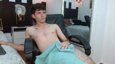 trevor_mob live cam on Cam4