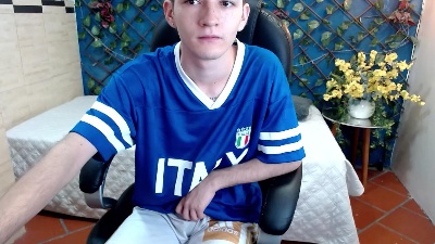 trevor_mob live cam on Cam4
