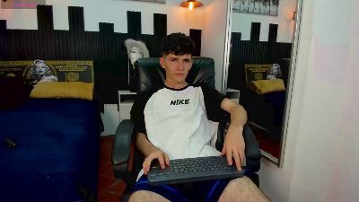trevor_mob live cam on Cam4