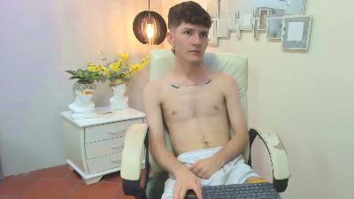 trevor_mob live cam on Cam4