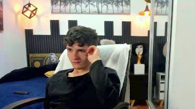 trevor_mob live cam on Cam4