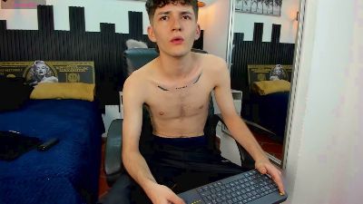 trevor_mob live cam on Cam4