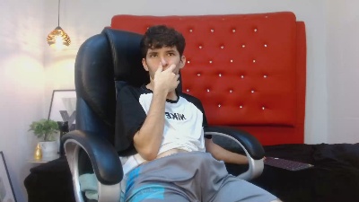 trevor_mob live cam on Cam4