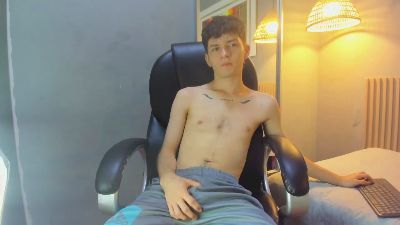 trevor_mob live cam on Cam4