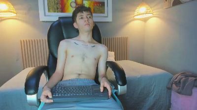 trevor_mob live cam on Cam4