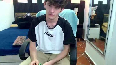 trevor_mob live cam on Cam4