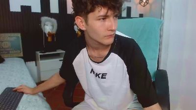 trevor_mob live cam on Cam4